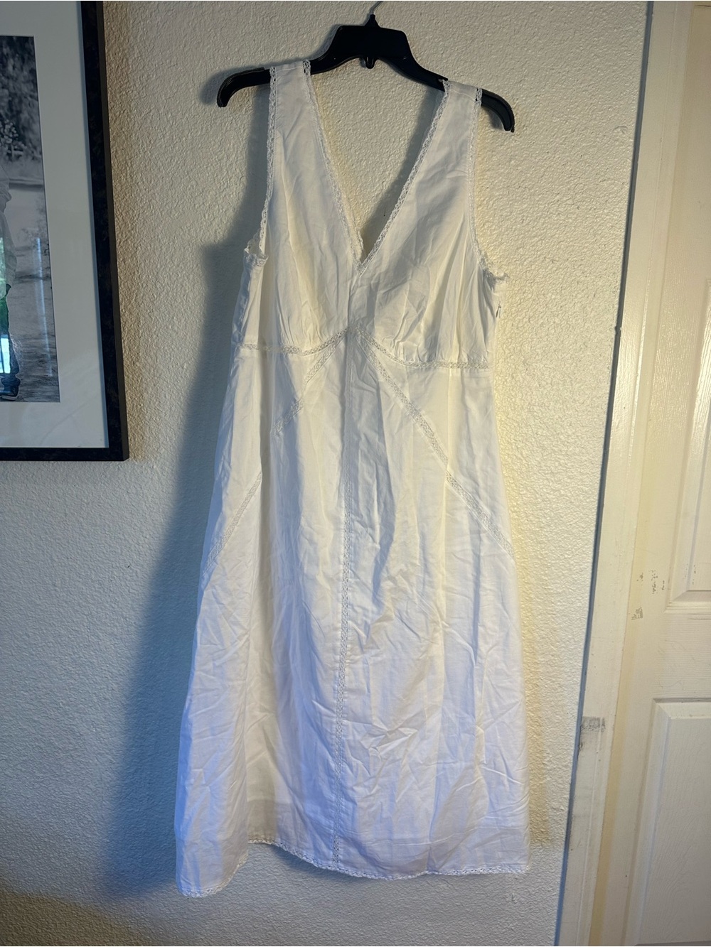 Universal Thread White V‑Neck Midi Dress wrinkly (XXL)
